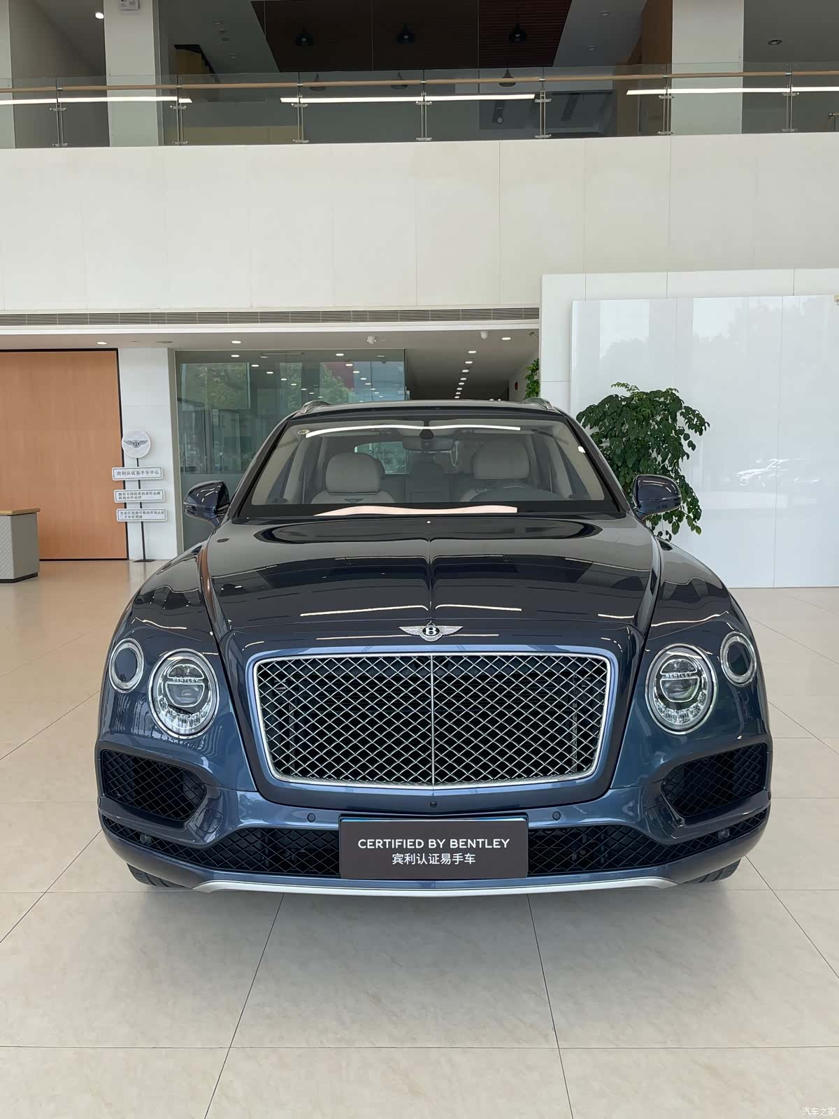 Bentley Bentayga, 2017 3