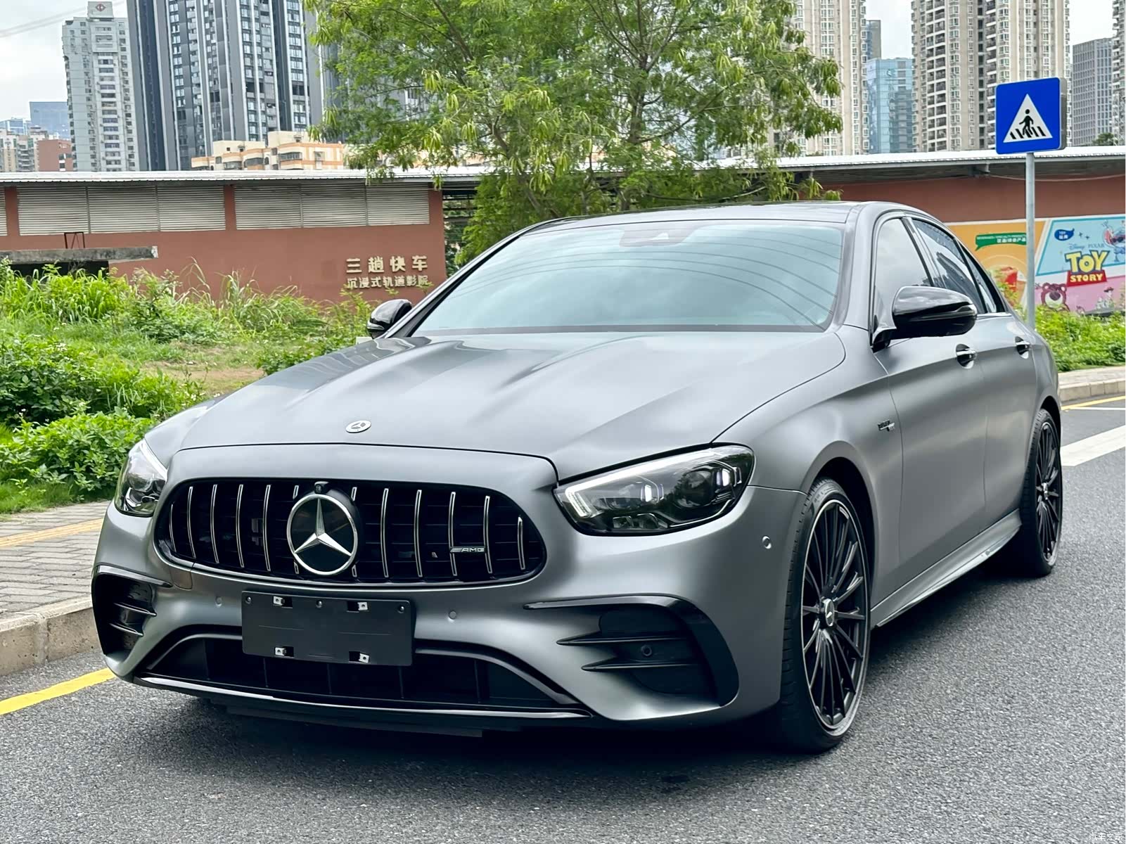 Mercedes-Benz E-Class, 2022 1