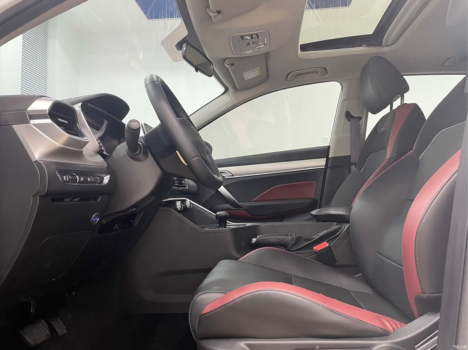 Geely Coolray, 2022 10