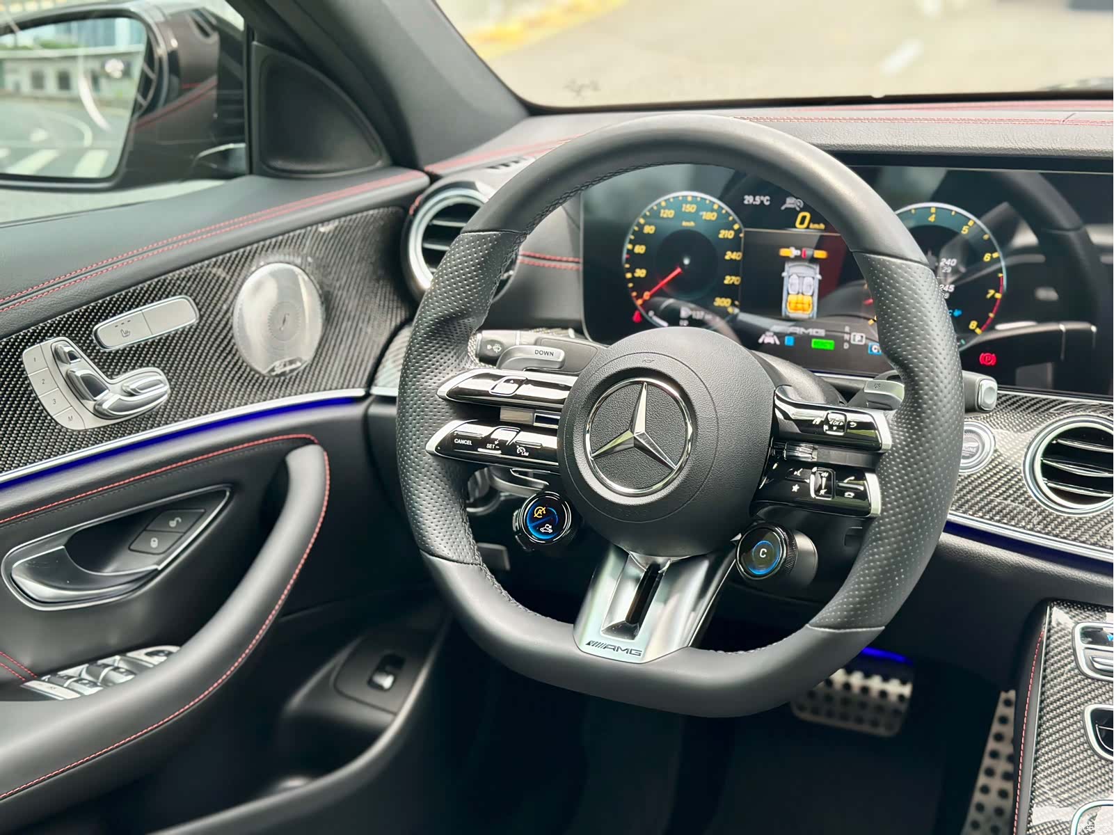 Mercedes-Benz E-Class, 2022 11