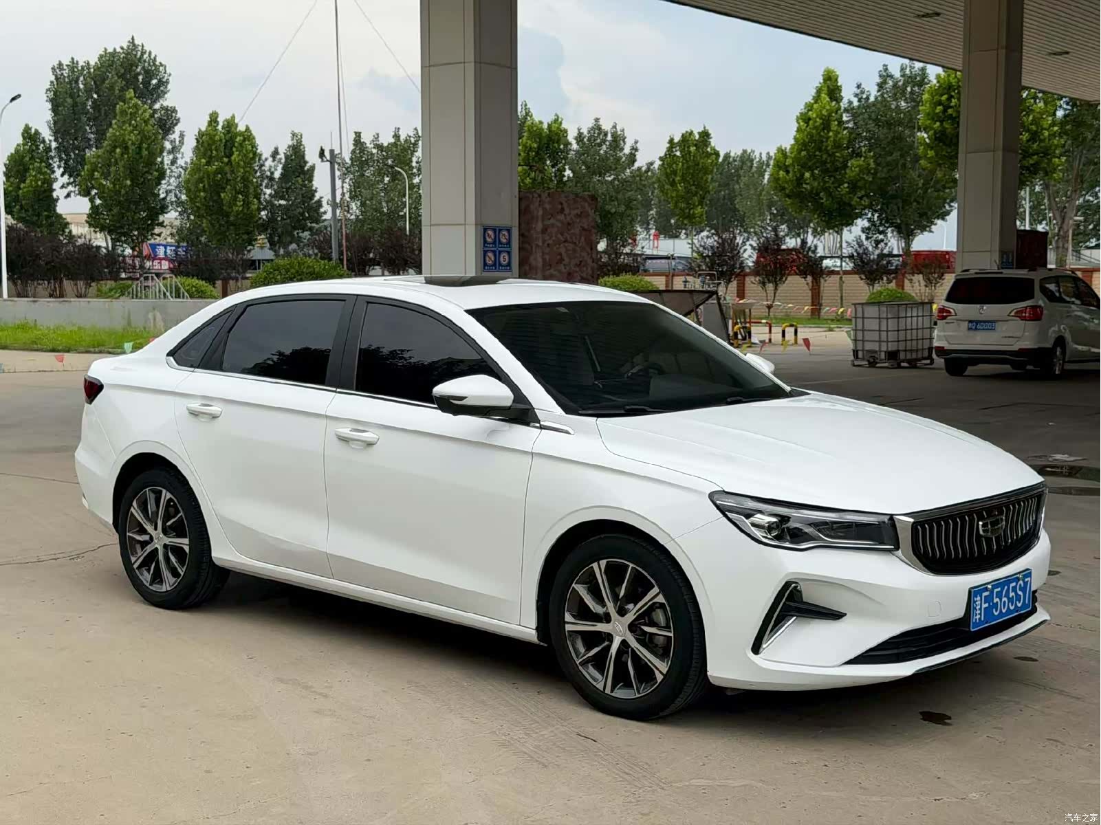 Geely Emgrand, 2022 3