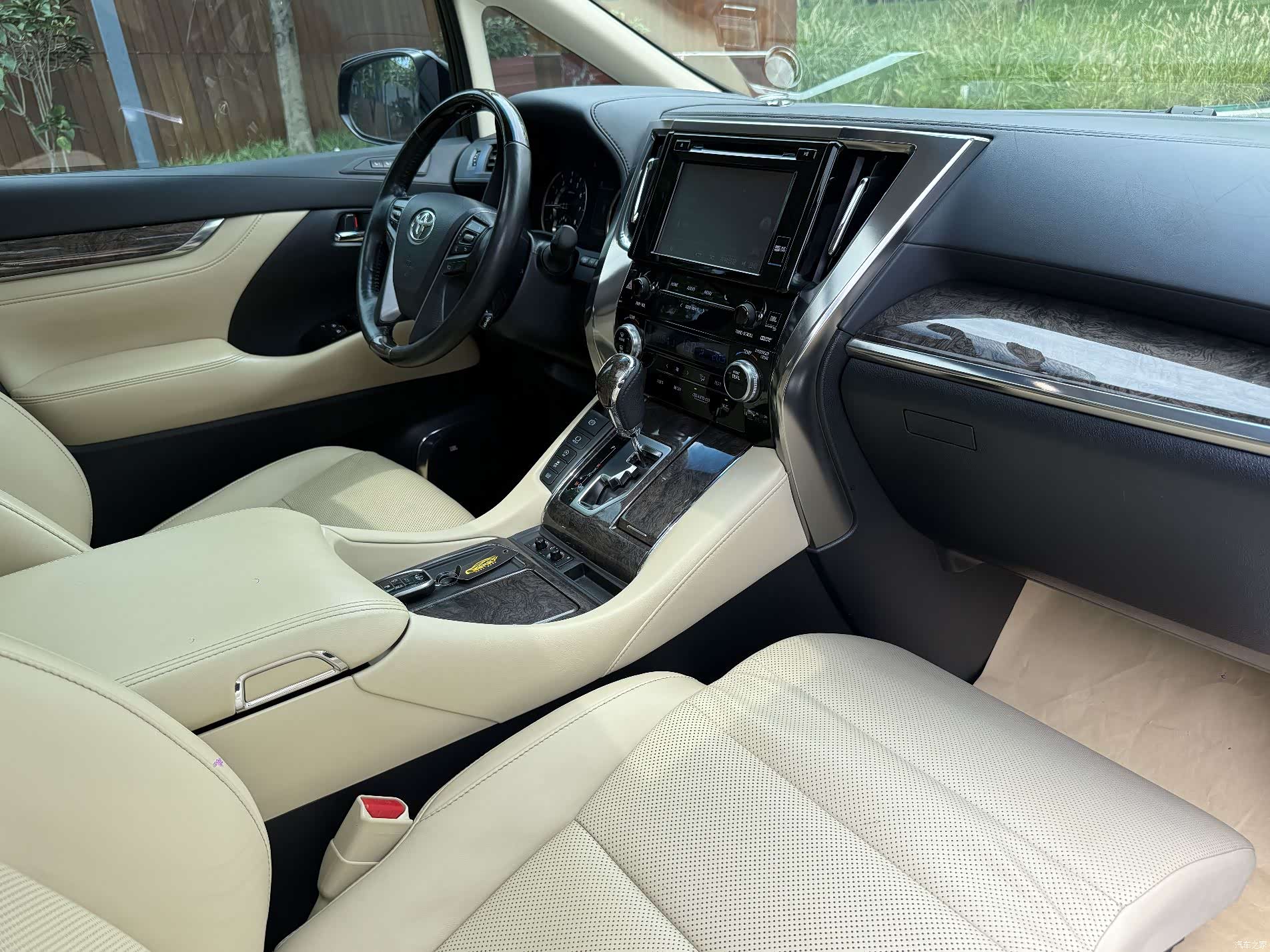 Toyota Alphard, 2018 20