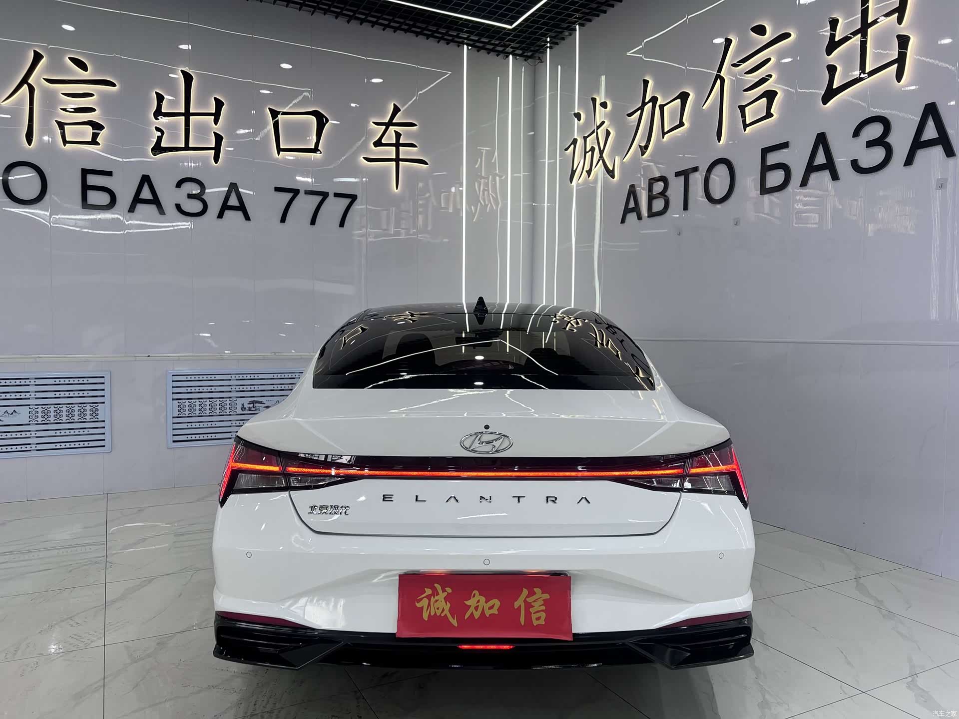 Hyundai Elantra, 2023 все фото