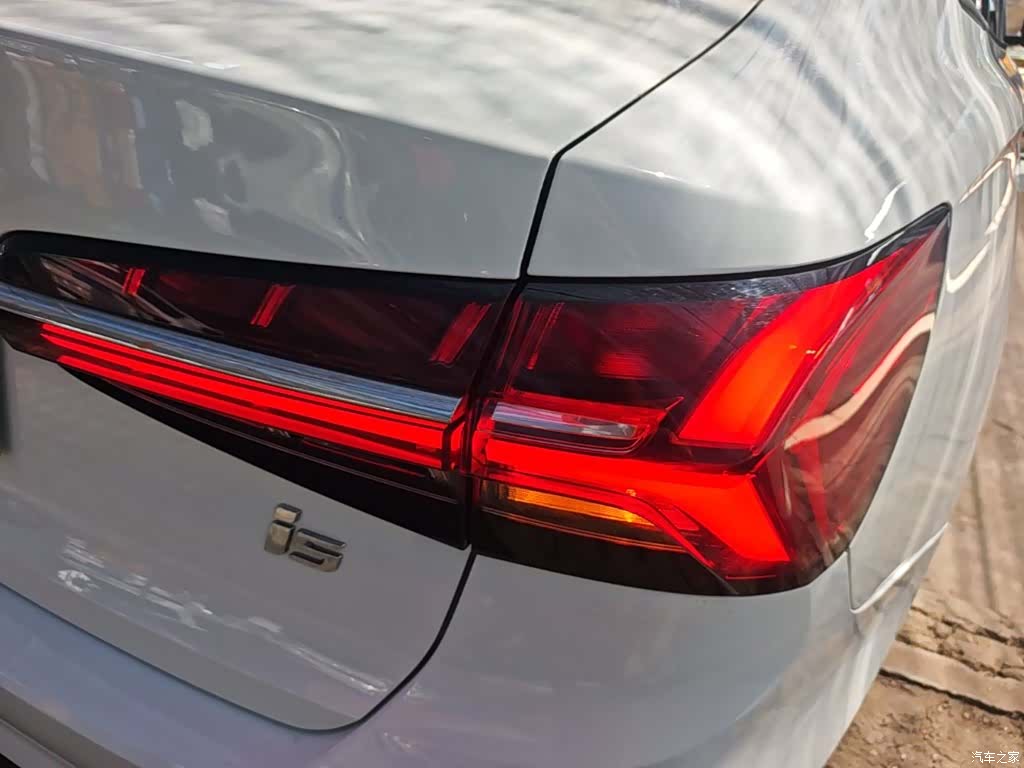 Roewe i5, 2022 8