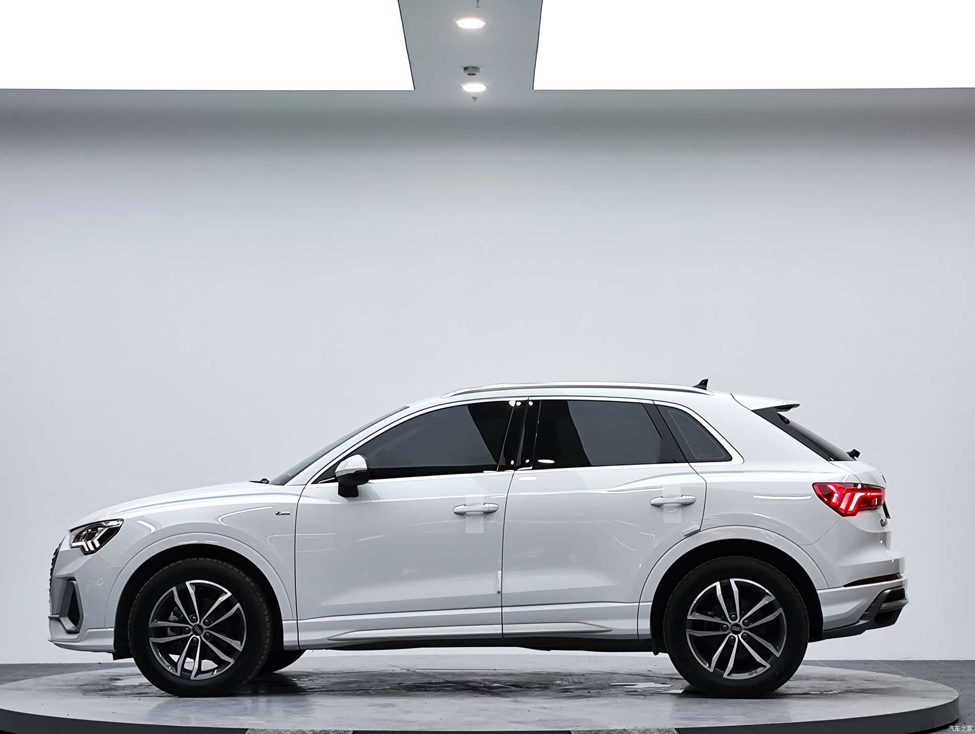 Audi Q3, 2022 все фото