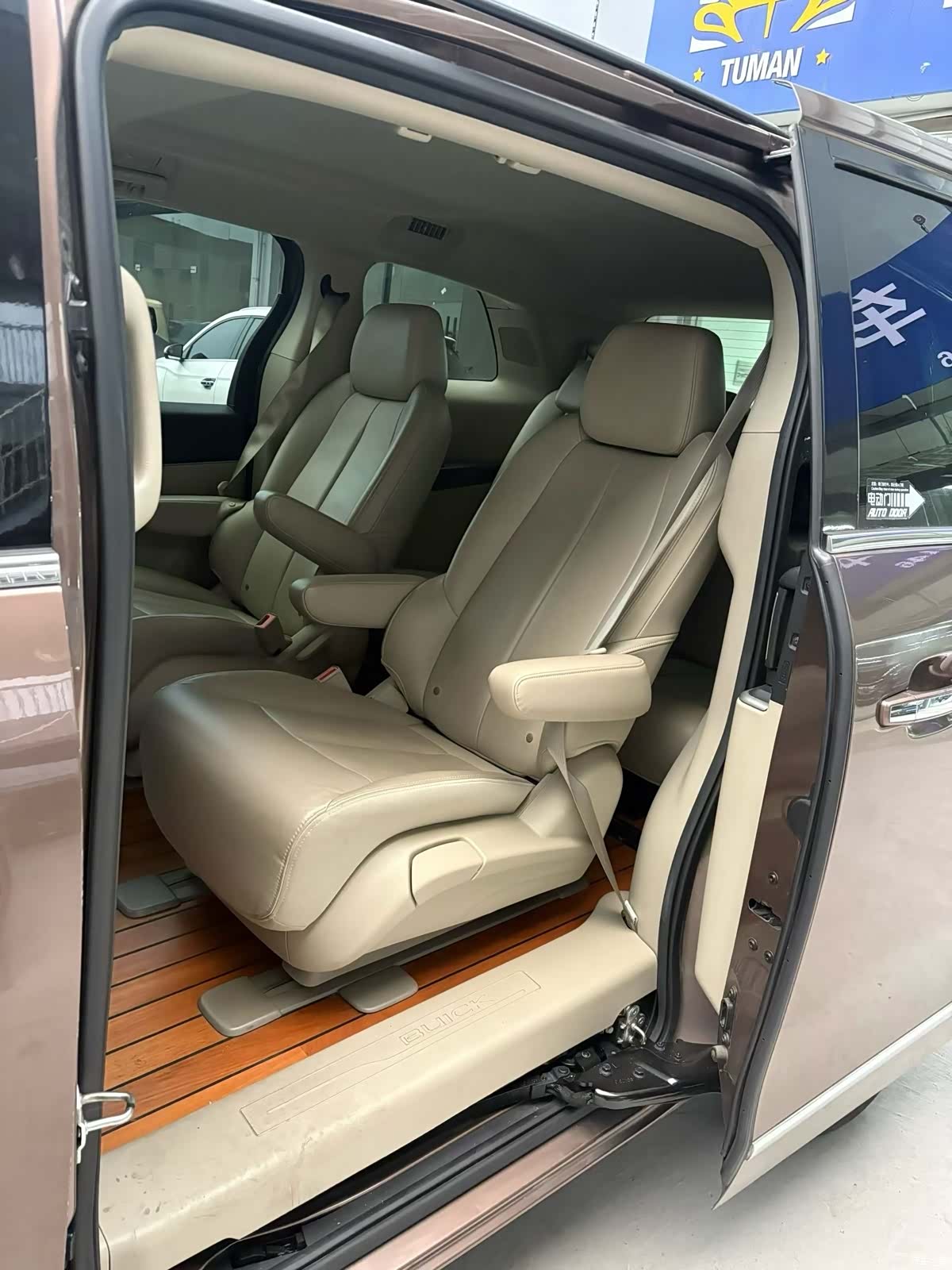 Buick GL8, 2019 4