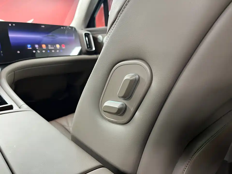 AITO Ask the world M9