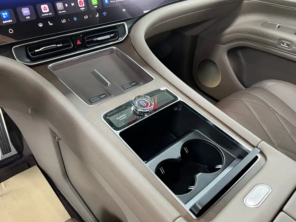 AITO Ask the world M9