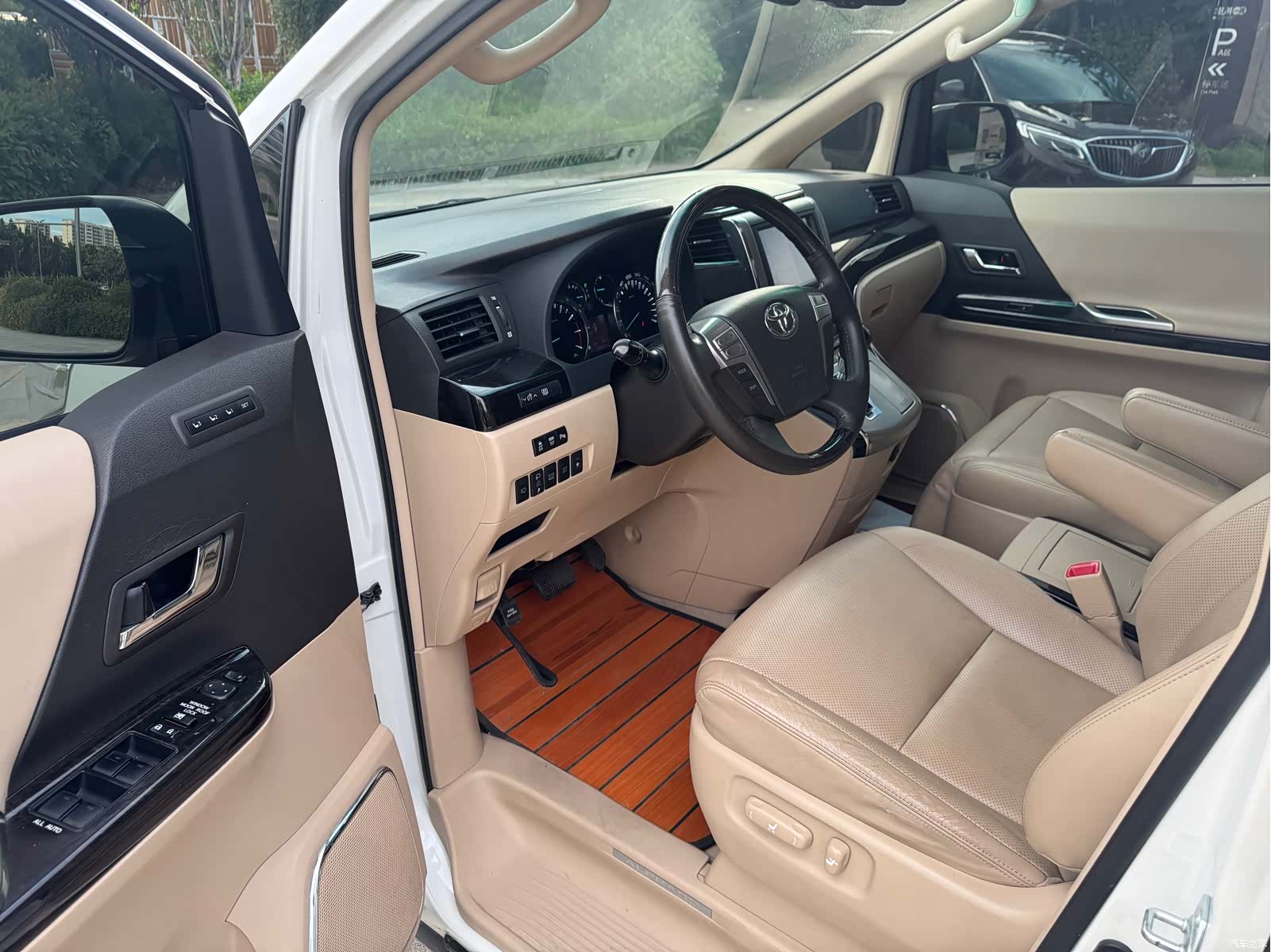 Toyota Alphard, 2014 7