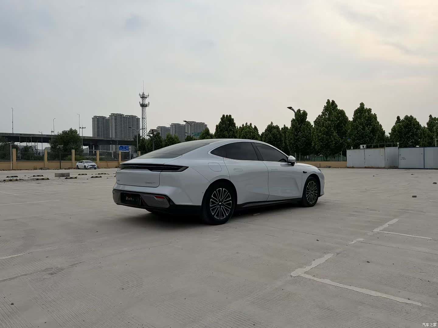 Geely 8, 2025 4