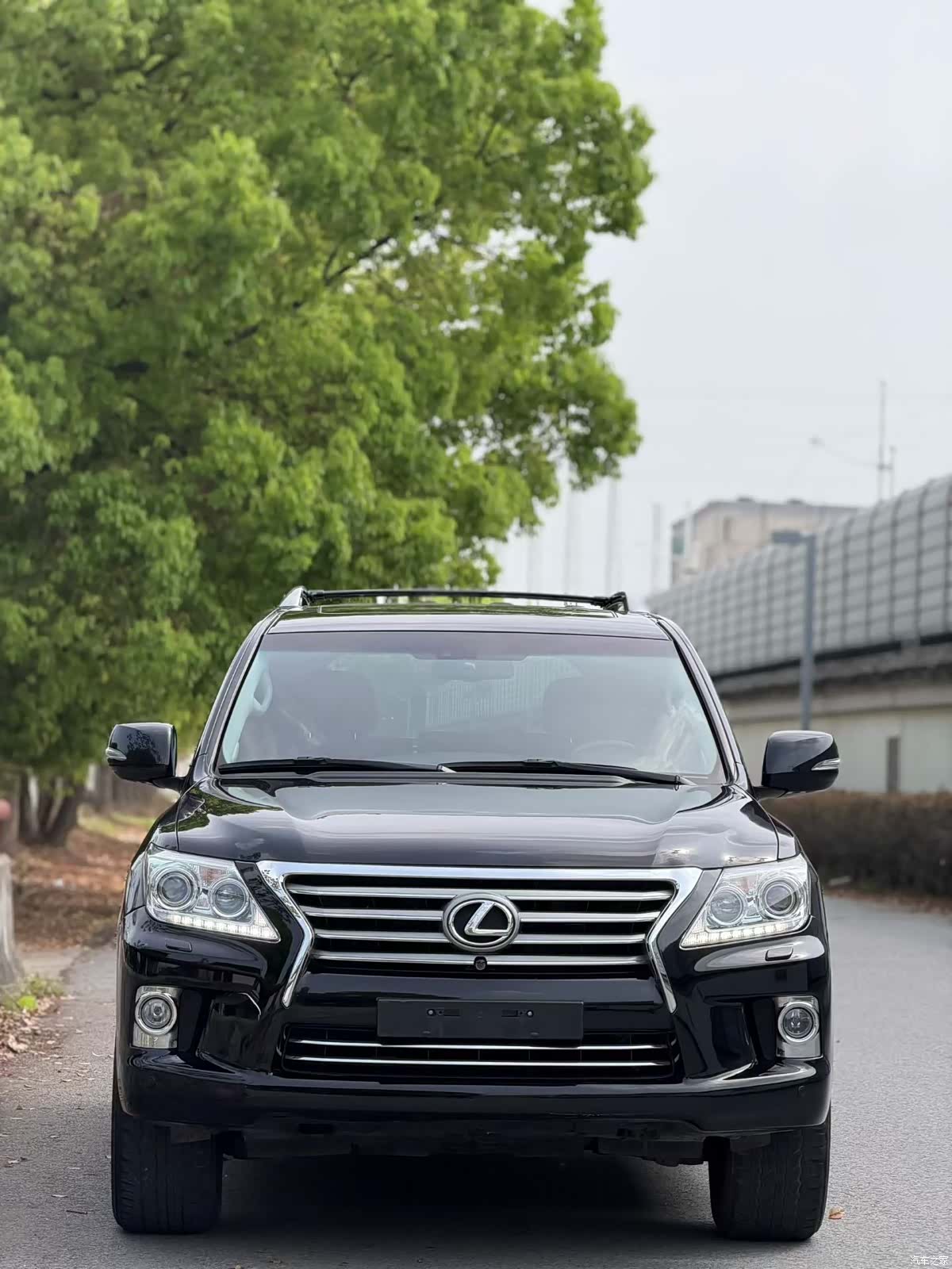 Lexus LX, 2014 1