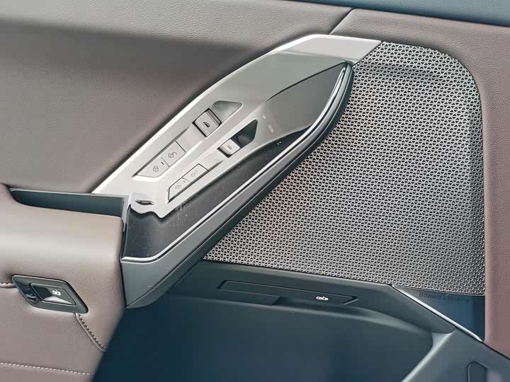 BMW i7 2023 eDrive50L ling xian hao hua tao zhuang