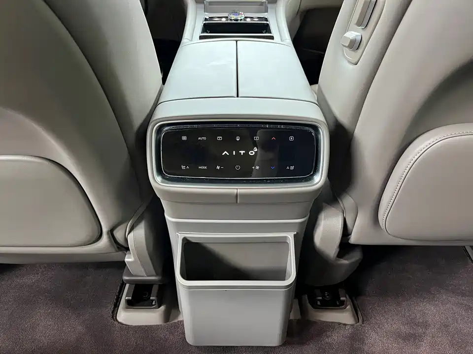 AITO Ask the world M9