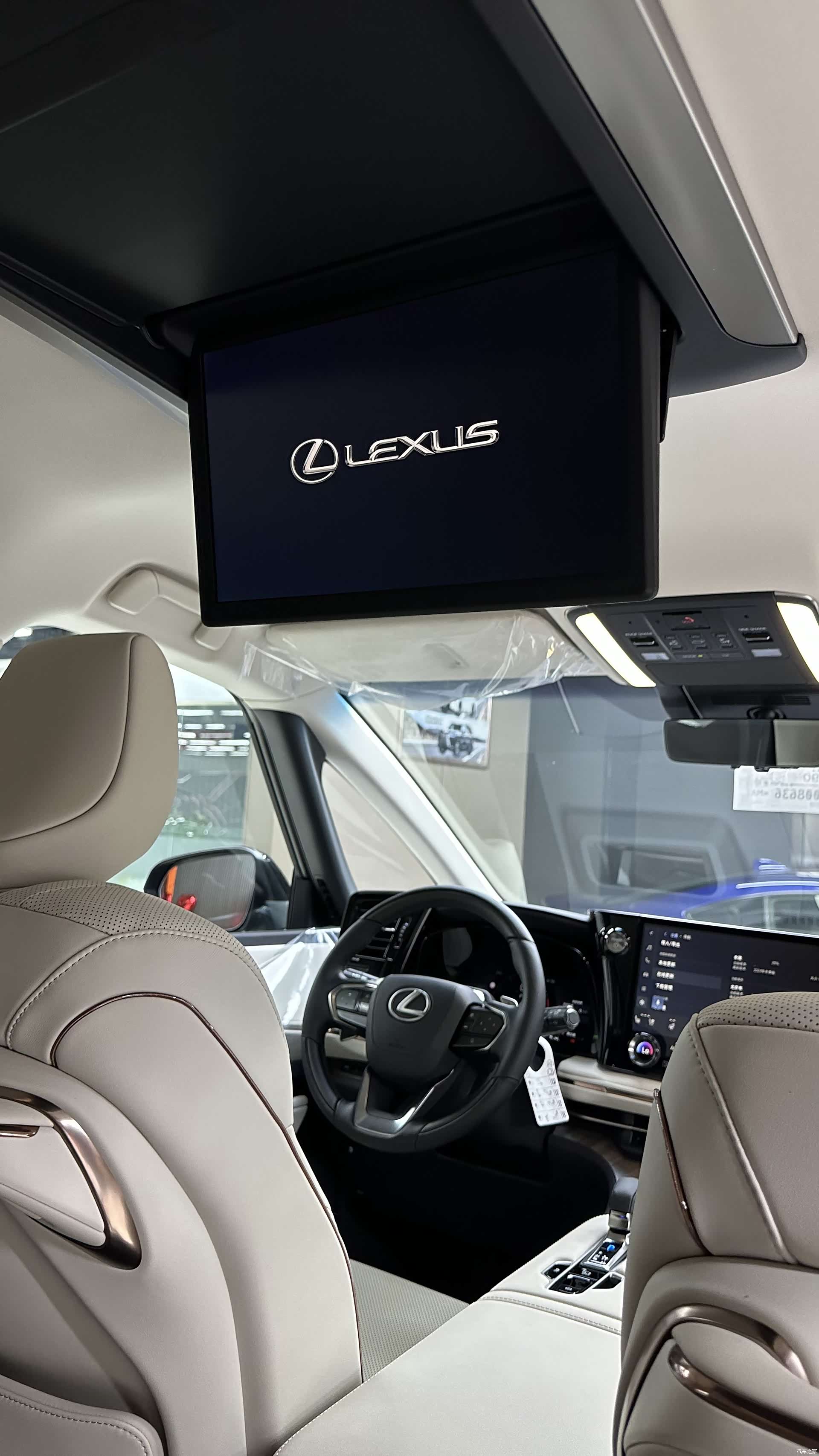 Lexus LM, 2025 14