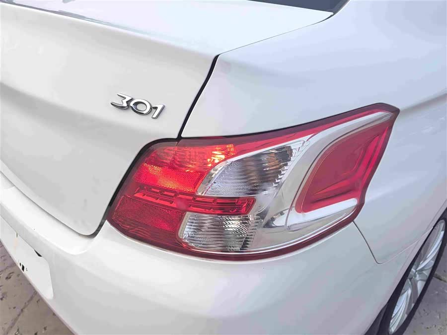 Peugeot 301 2015, фото 16