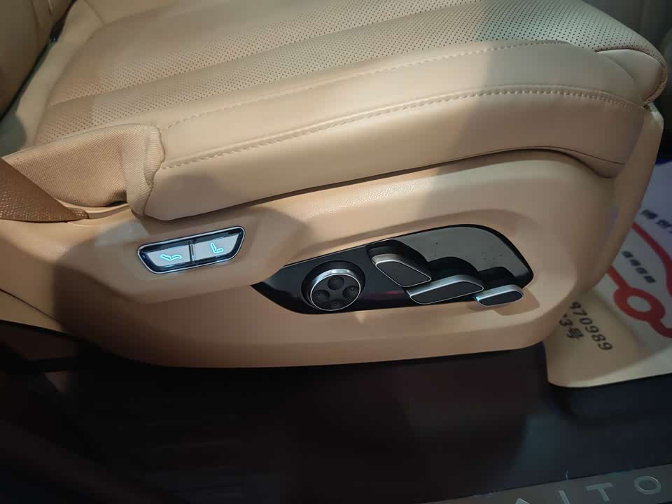 AITO Ask the world M7