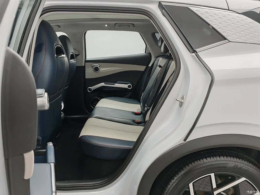 BYD Yuan, 2022 15