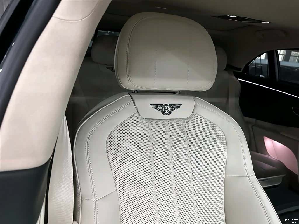 Bentley Flying Spur, 2023 9