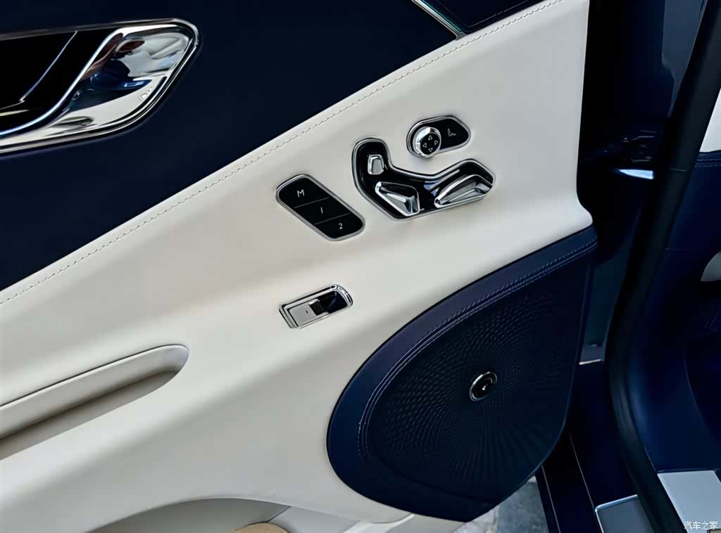 Bentley Flying Spur, 2023 10