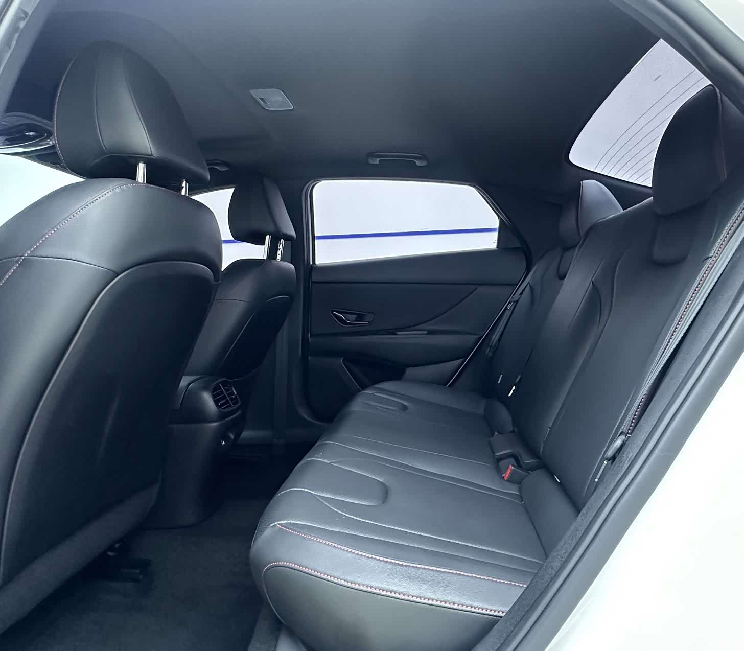 Hyundai Elantra, 2023 9
