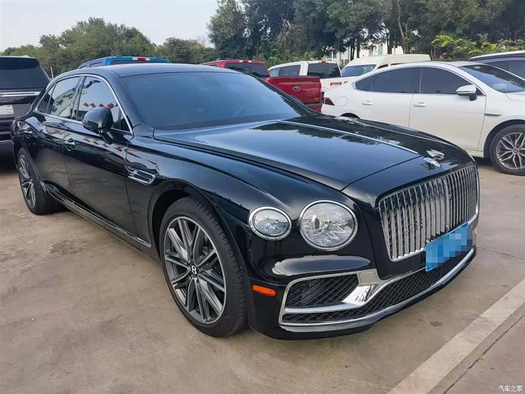 Bentley Flying Spur, 2023 3