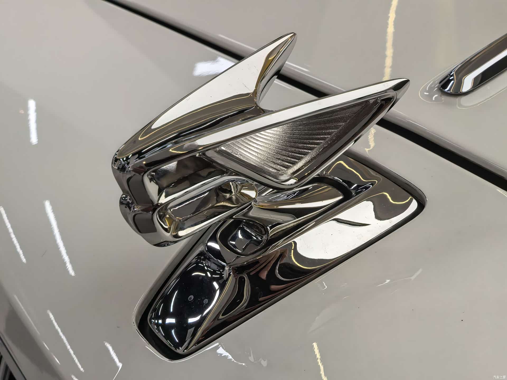 Bentley Flying Spur, 2023 10