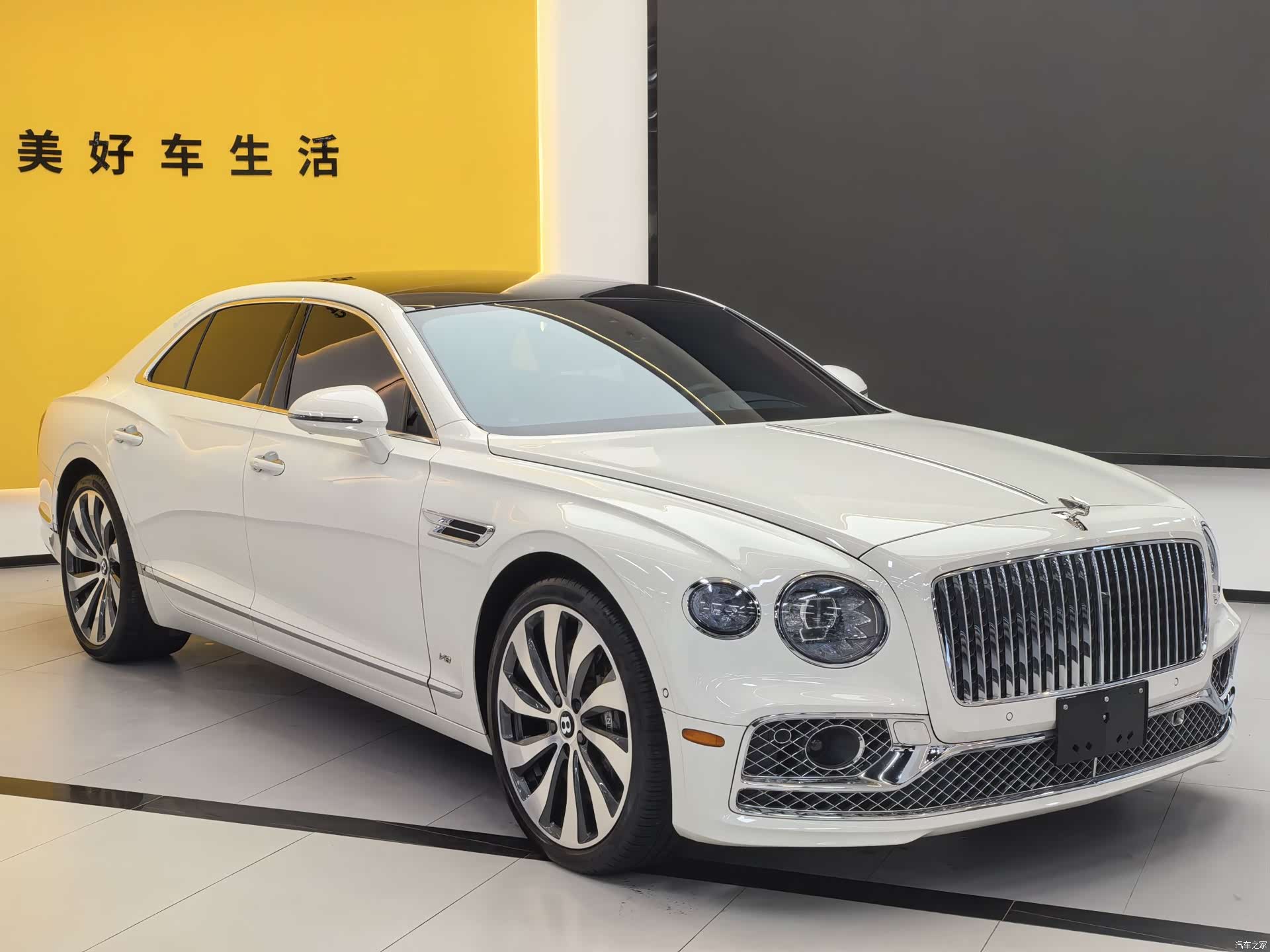 Bentley Flying Spur, 2023 3