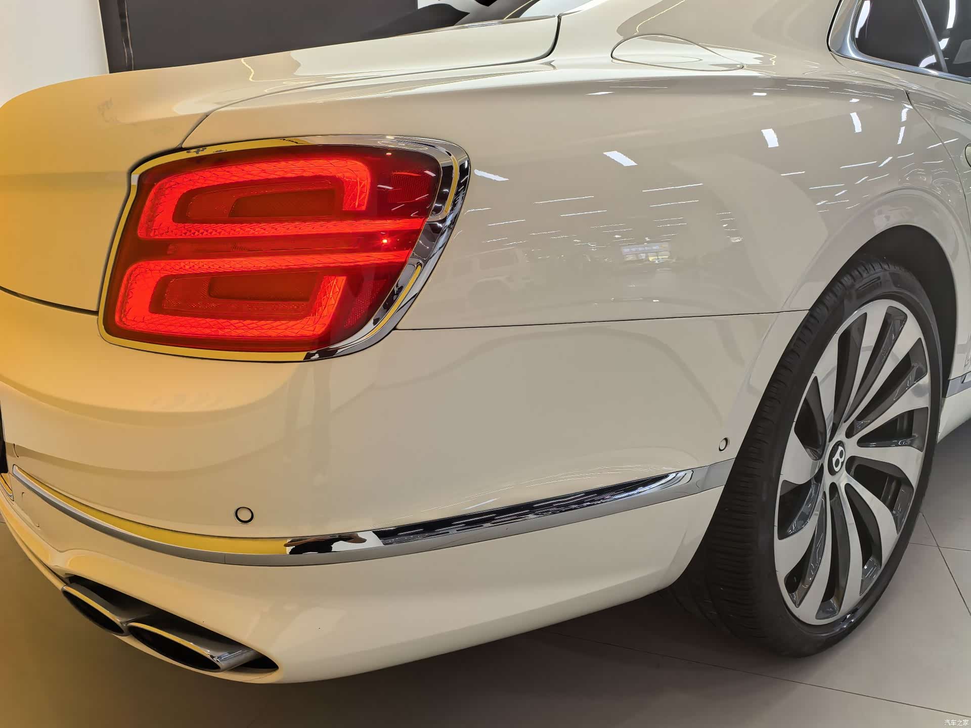Bentley Flying Spur, 2023 8