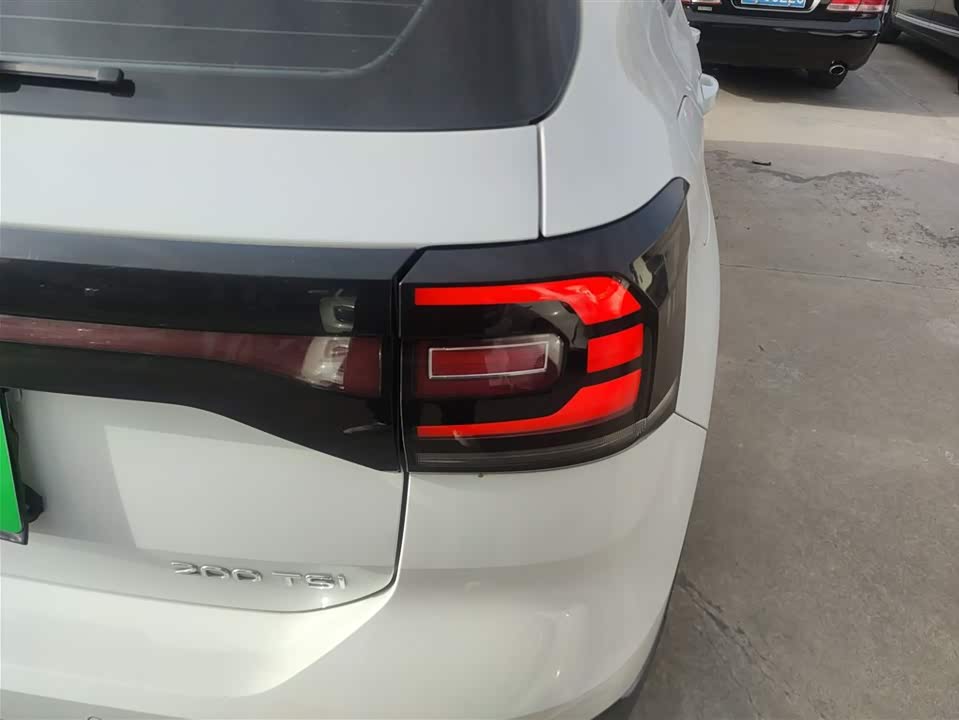 Volkswagen Exploring the shadow