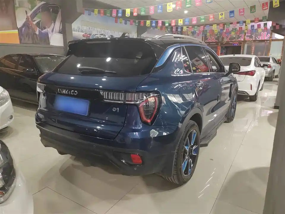 Lynk & Co 01