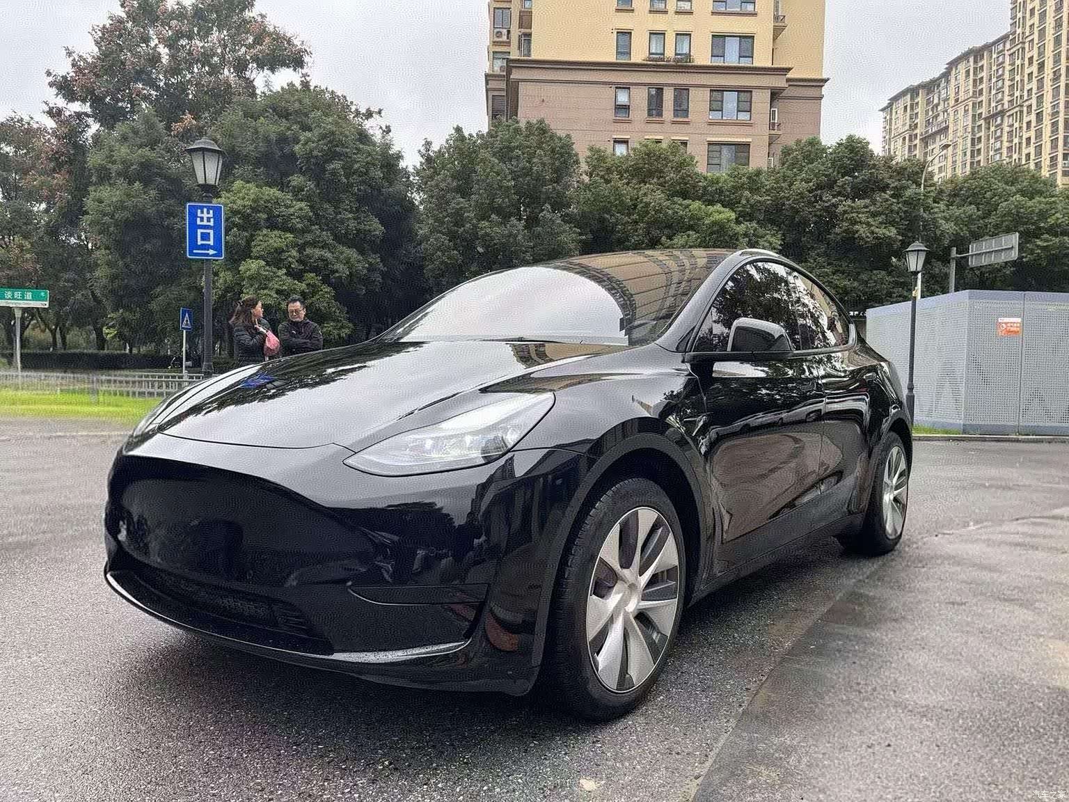 Tesla Model Y, 2023 1