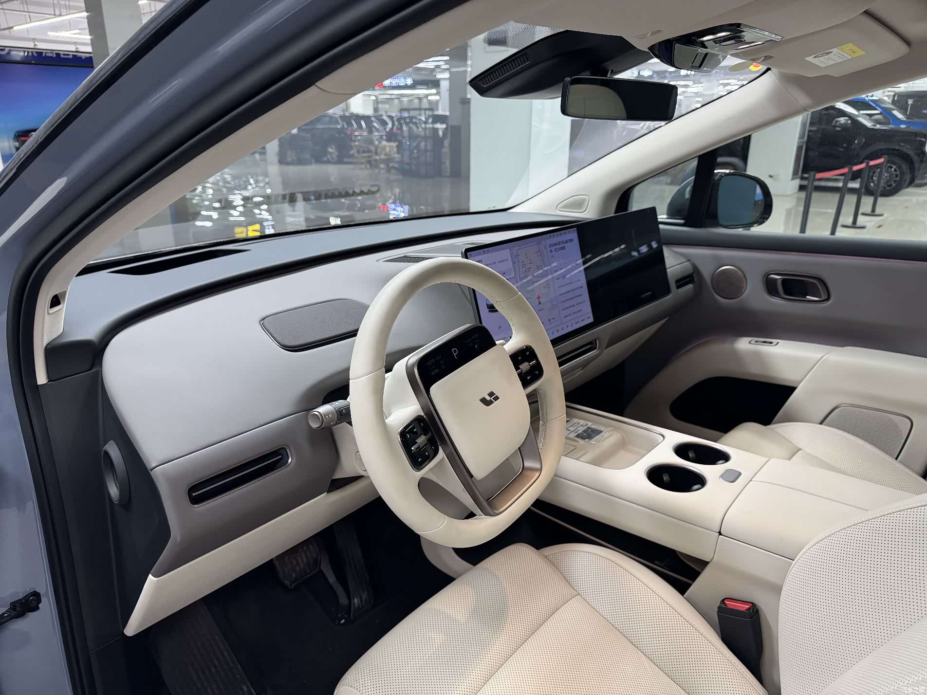 Li Auto i8, 2025 8