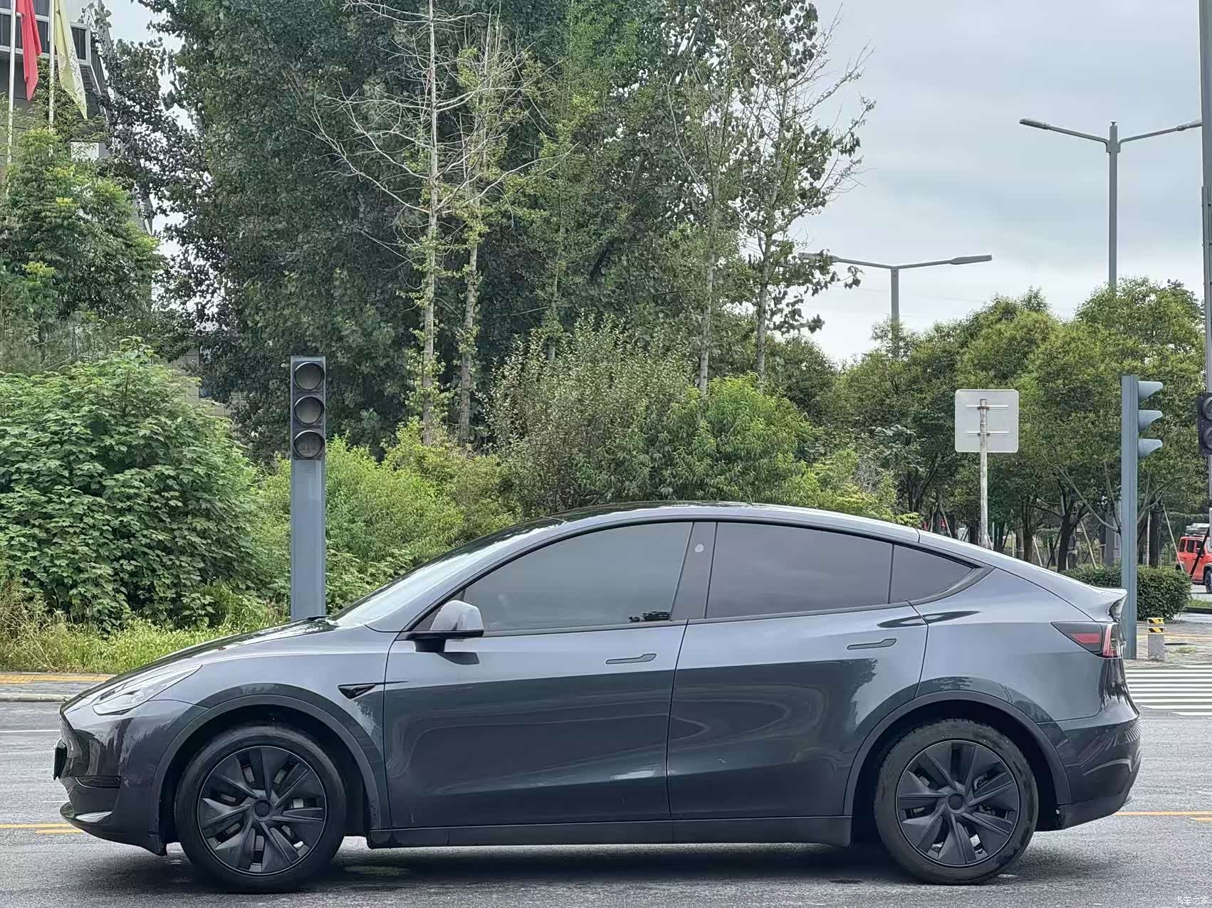 Tesla Model Y, 2024 7