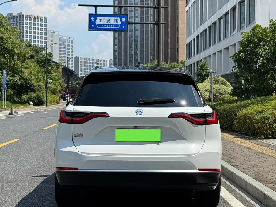 NIO ES8