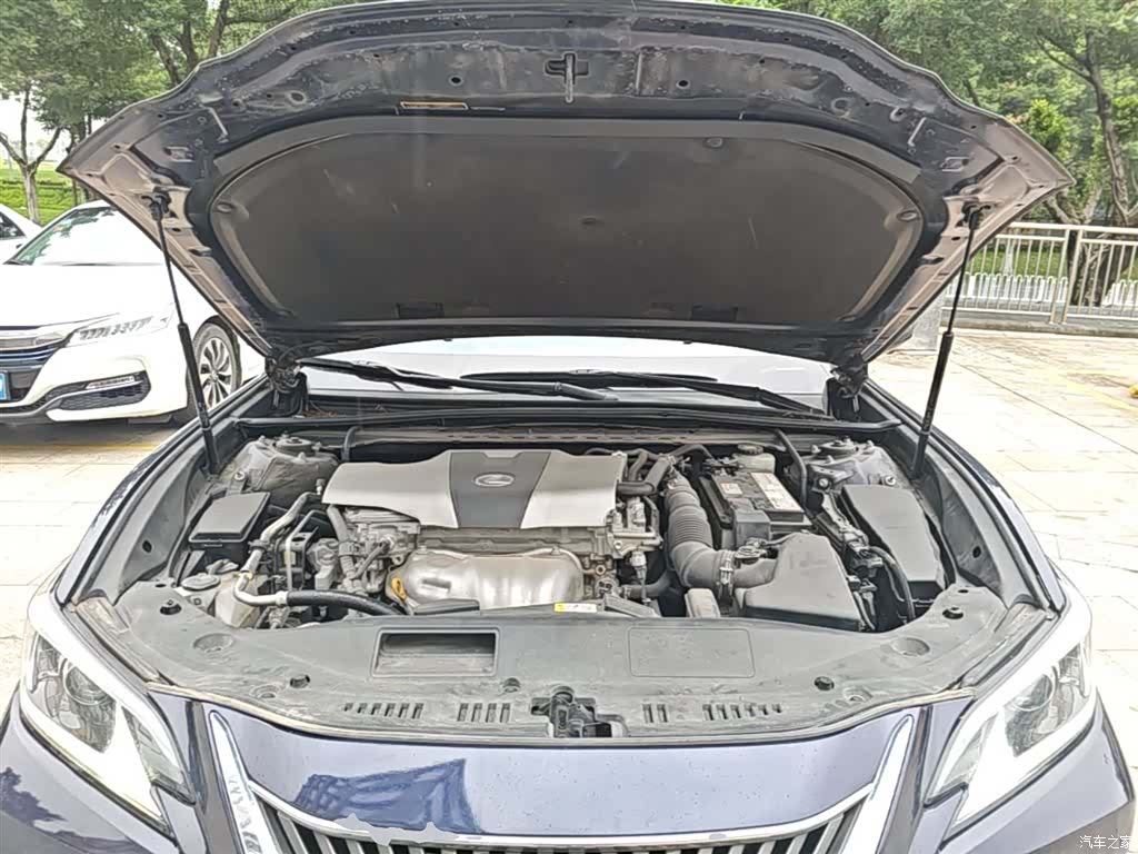 Lexus ES, 2019 10