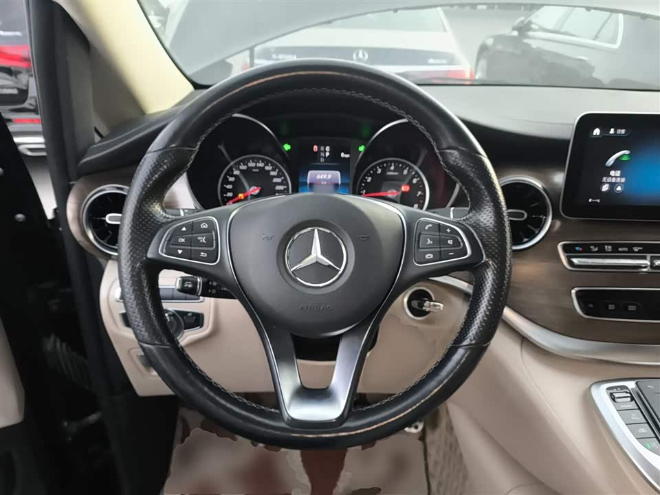 Mercedes-Benz V-class