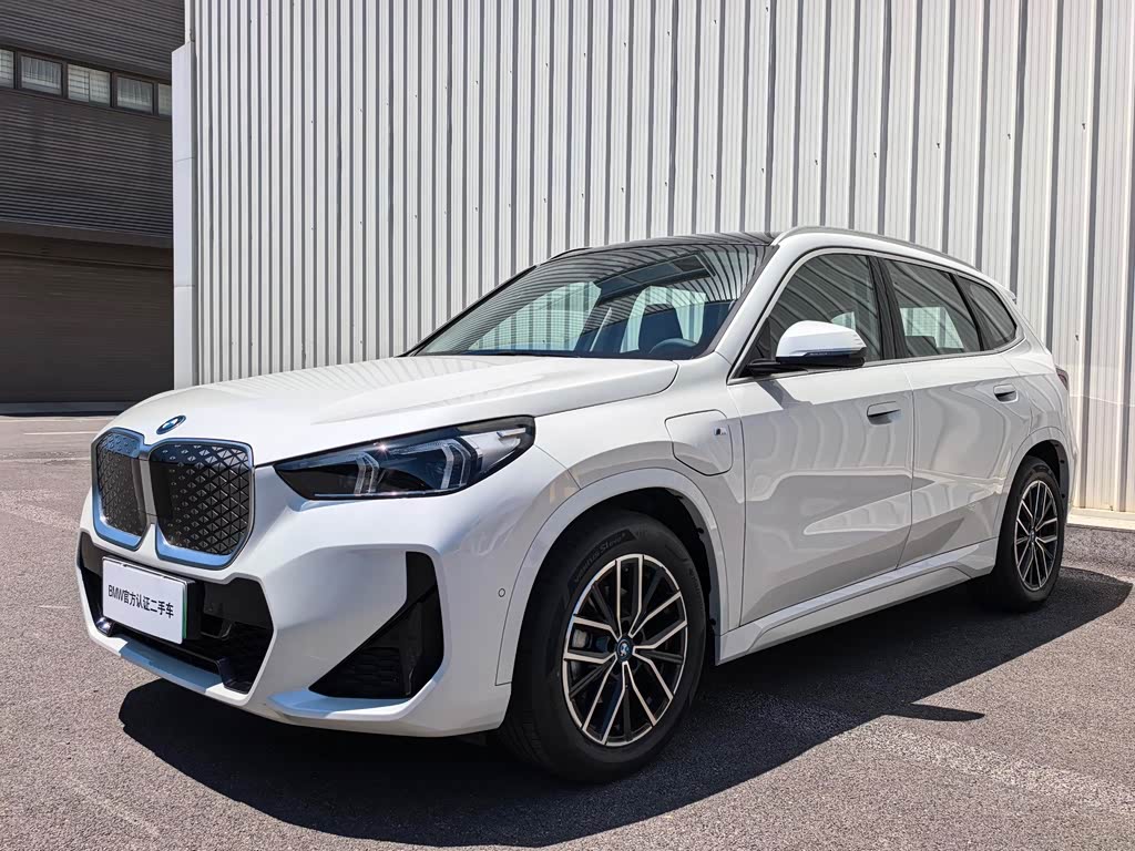 BMW iX1