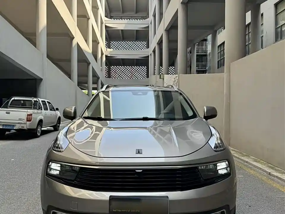 Lynk & Co 01