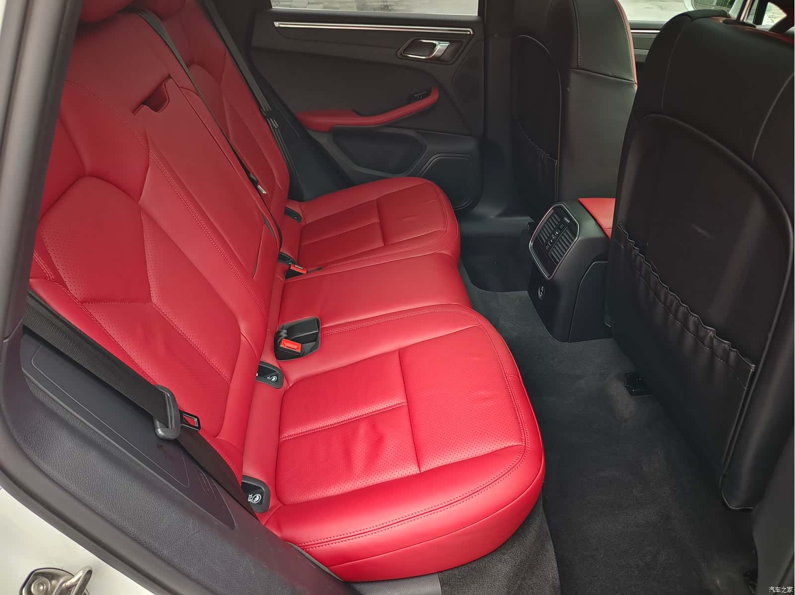 Porsche Macan, 2024 12