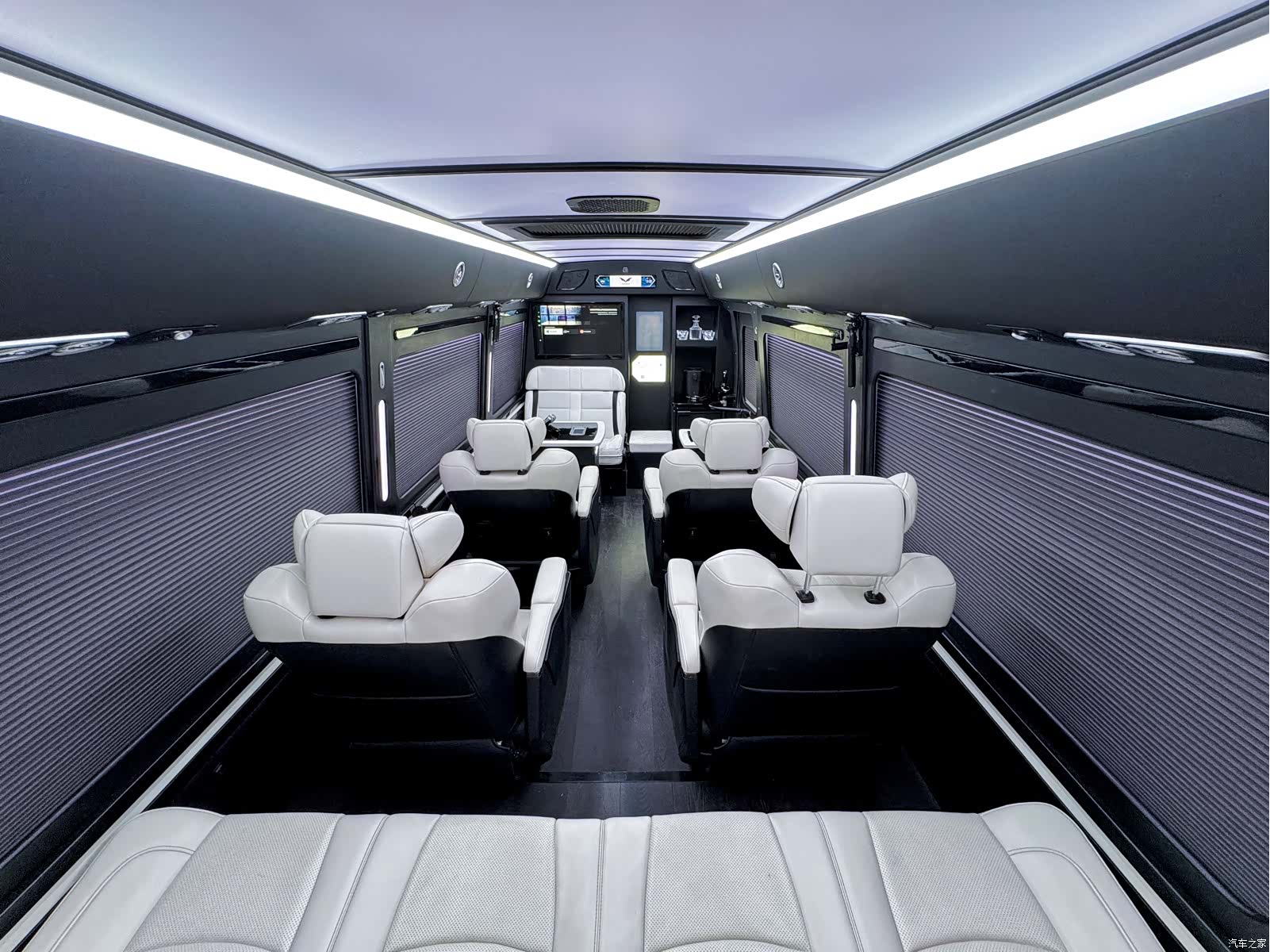 Toyota Coaster, 2022 38