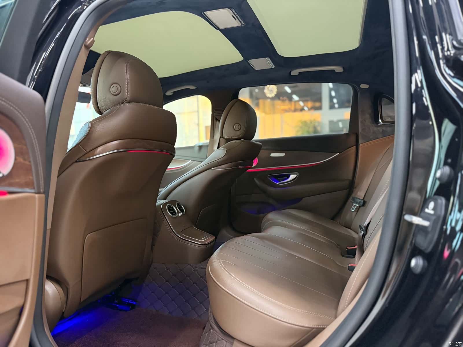 Mercedes-Benz E-Class, 2023 10