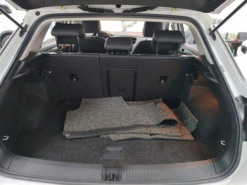 Volkswagen T-ROC exploring Songs