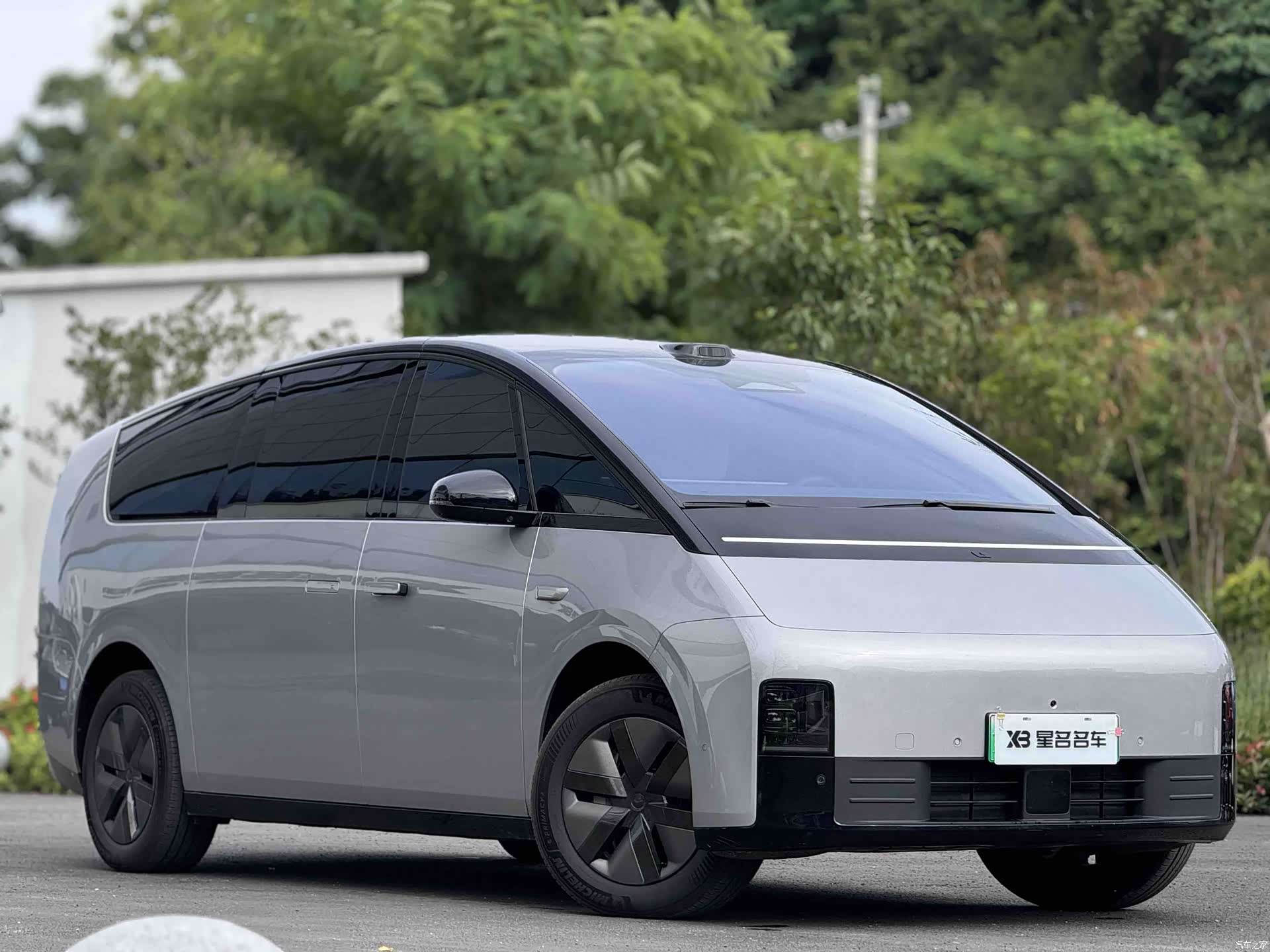 Li Auto MEGA, 2025 16