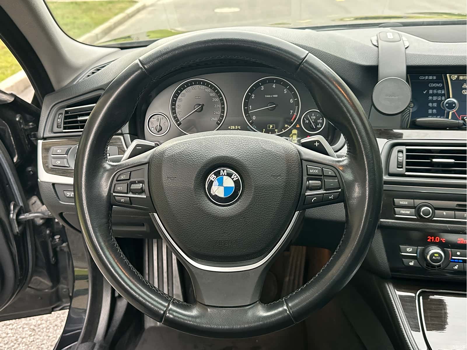 BMW 5 Series, 2011 15