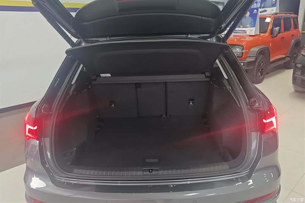 Audi Q3, 2023 4