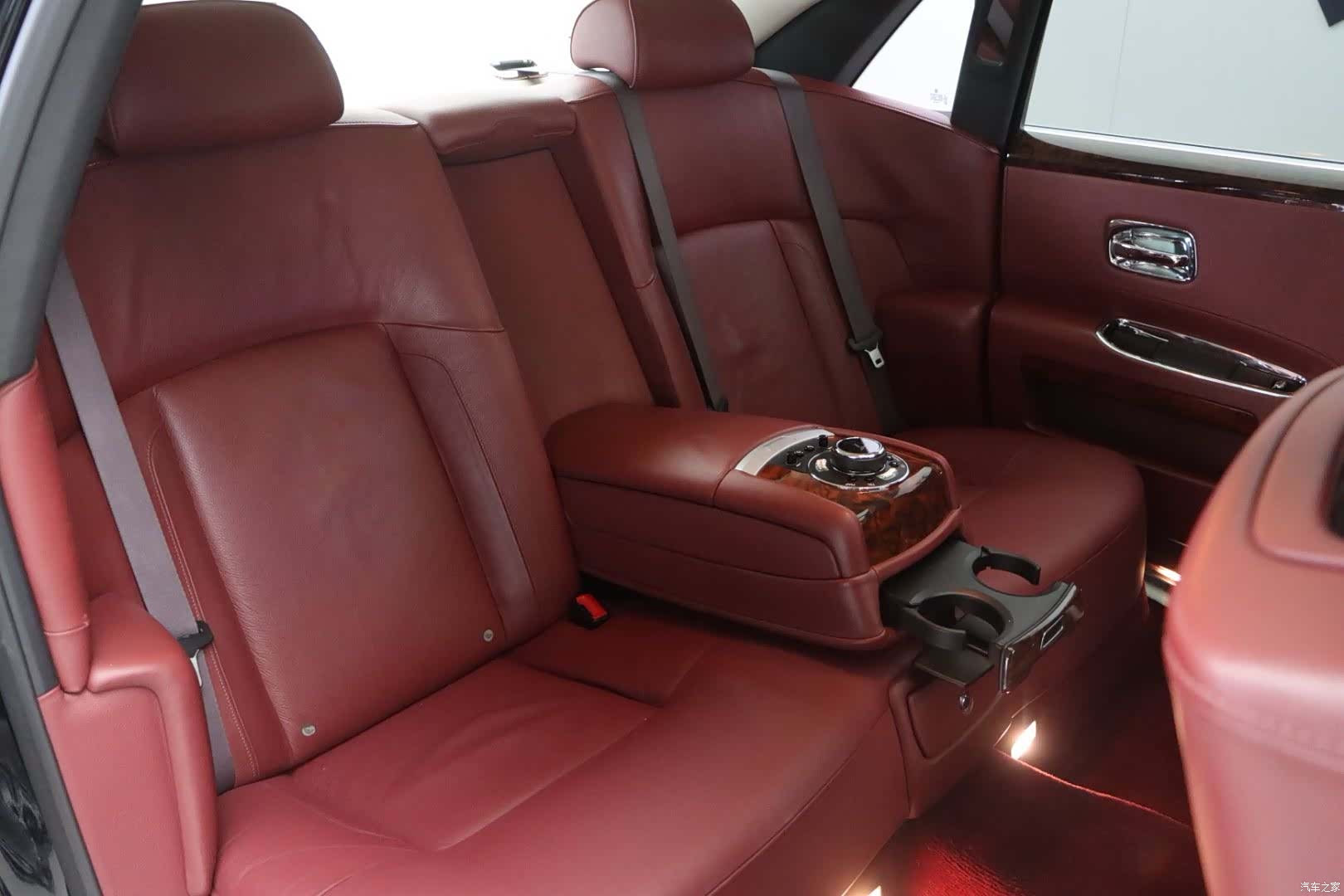 Rolls-Royce Ghost, 2014 28