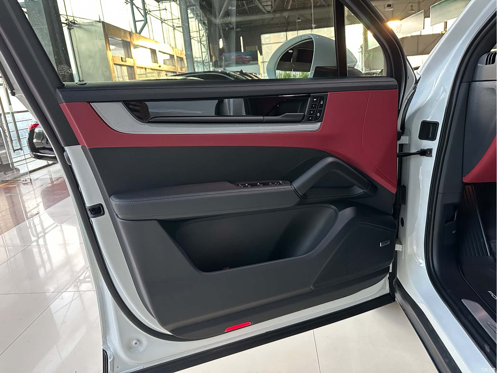 Porsche Cayenne, 2025 12