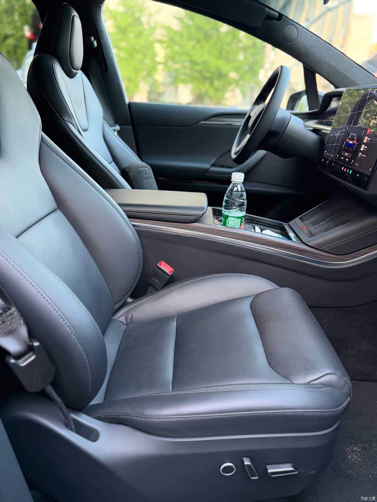 Tesla Model X, 2024 4