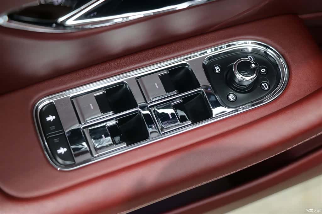 Bentley Flying Spur, 2023 11
