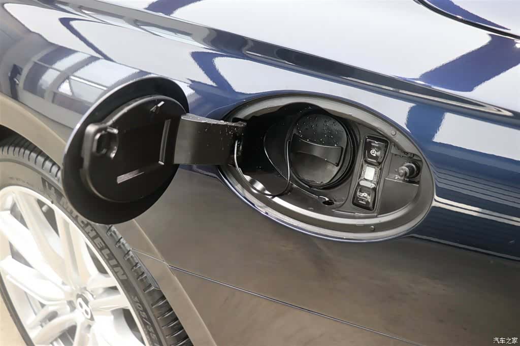 Bentley Flying Spur, 2023 29